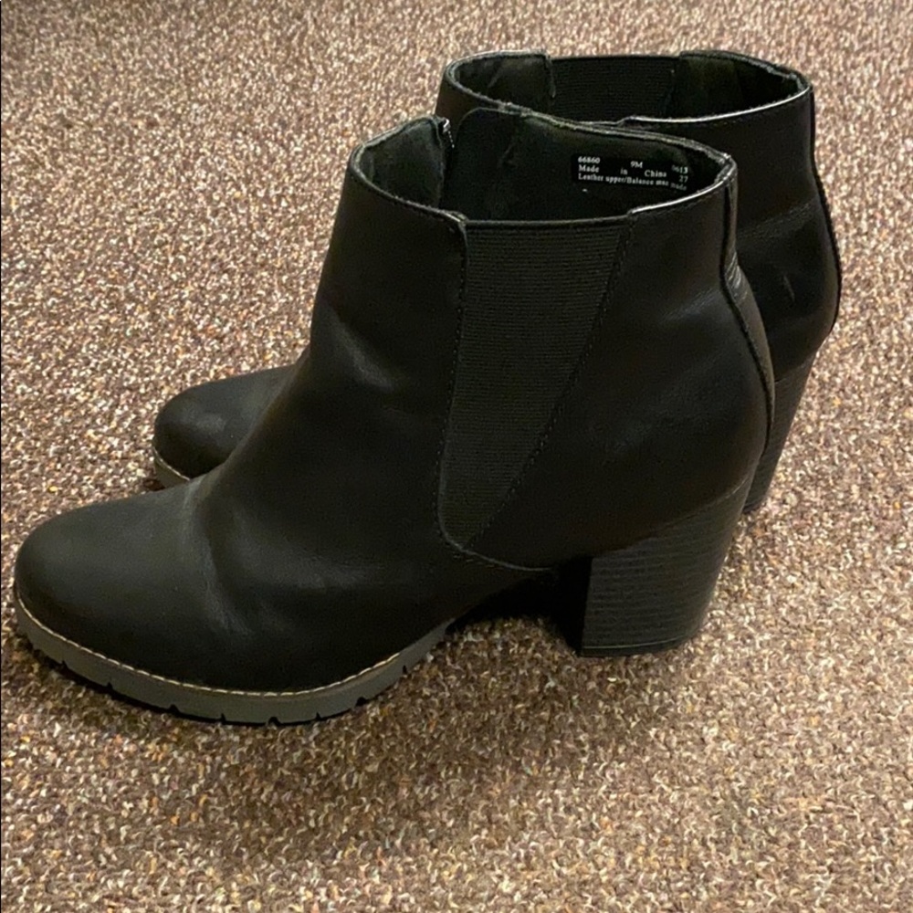 Clarks Bendables Black Booties Sz 9 Like New